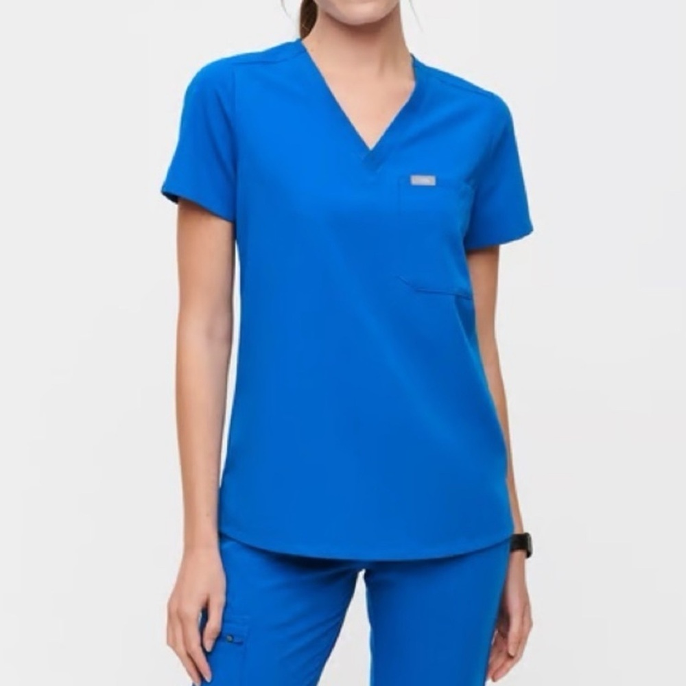 NWT Figs Catarina One Pocket Scrub Top